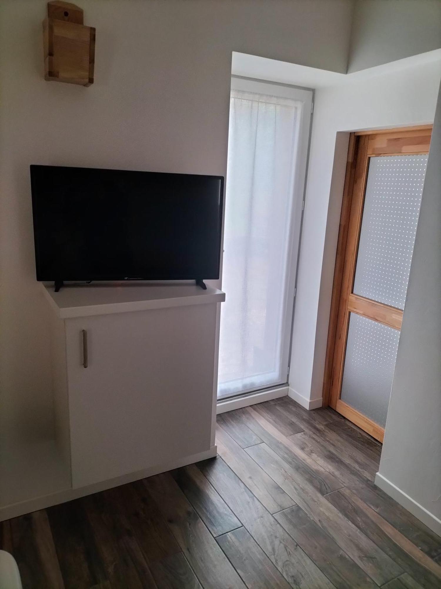 Logement Entier 3 Pieces Et Terrasse Mazieres-en-Gatine ภายนอก รูปภาพ